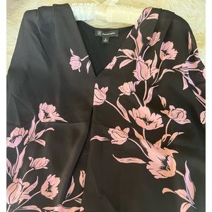INC black and pink short sleeve blouse w/ flattering front pleat wear in/out XL